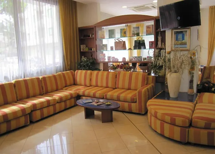 酒店 Sole 迪亚诺马里纳